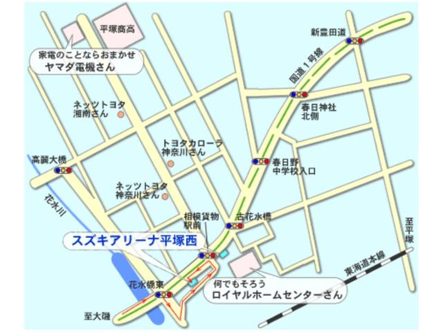 国道１号線沿いのＪＲ相模貨物駅前のすぐ近くにあります。