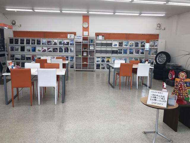 レッツ千葉店　店内