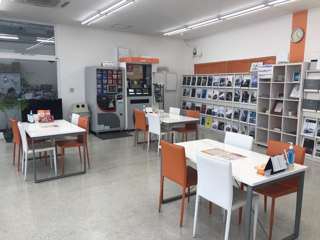 レッツ千葉店　店内