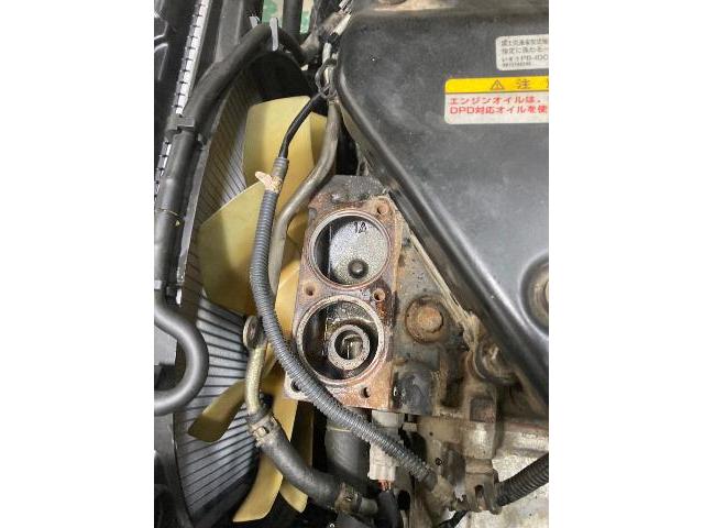 エルフラジエーター交換　水漏れ