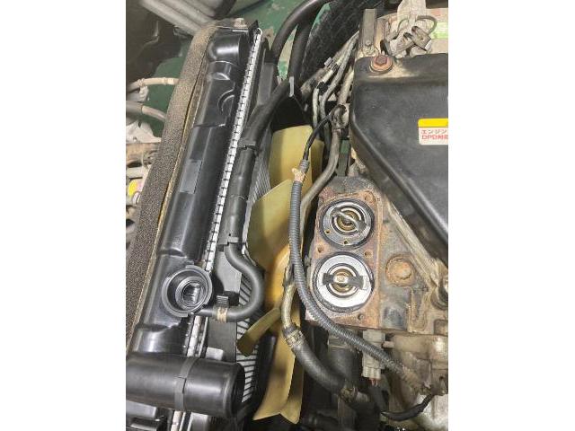 エルフラジエーター交換　水漏れ