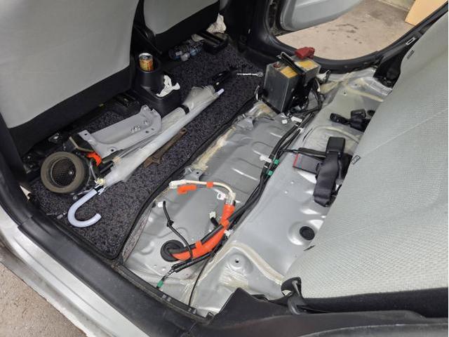 トヨタ　アクア　ハイブリッドバッテリー交換