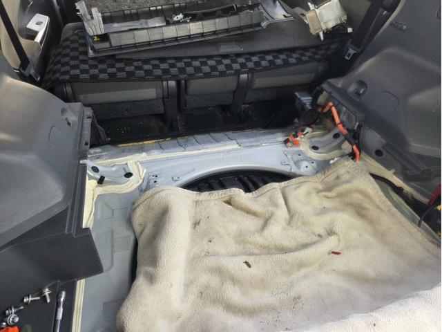 トヨタ　プリウスα　ハイブリッドバッテリー交換