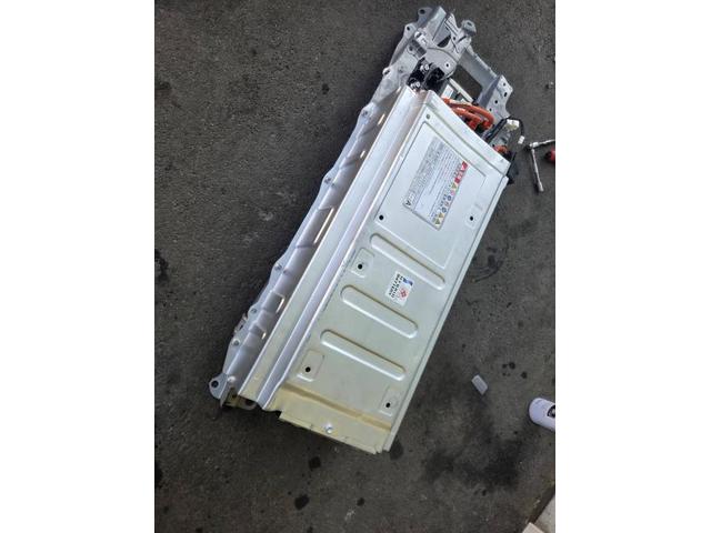 トヨタ　プリウスα　ハイブリッドバッテリー交換