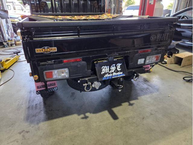 ダイハツ　ハイゼットジャンボにヒッチメンバーと荷台延長キット取付！
ついでに防音&断熱処理も施工させて頂きました！