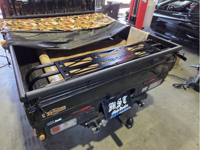 ダイハツ　ハイゼットジャンボにヒッチメンバーと荷台延長キット取付！
ついでに防音&断熱処理も施工させて頂きました！