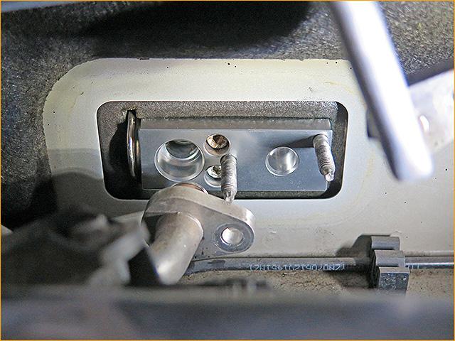 プジョー　308CC 　エアコン効かない　コンプレッサー　修理　埼玉