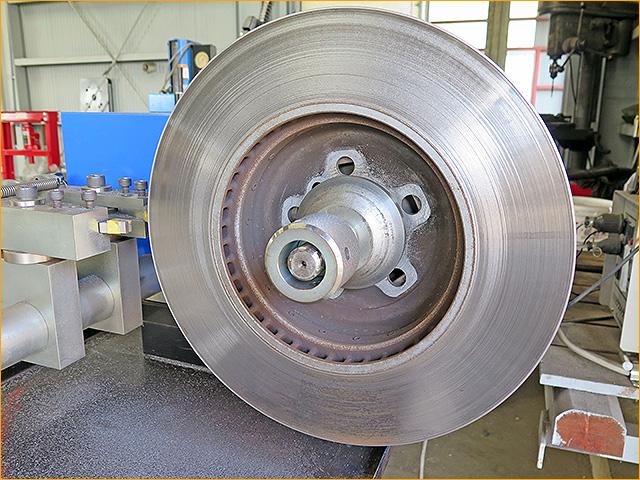 BMW 5シリーズ　530I ローター 研磨とブレーキパッド交換