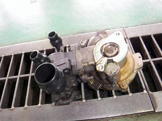 BMW　320i　E90　12ヵ月点検　冷却水漏れ修理　オイル漏れ修理　松戸市
