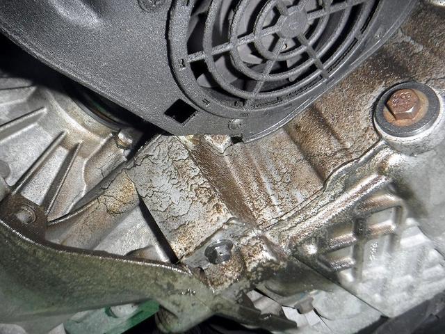 BMW　MINI　R50　車検（法定24ヵ月点検）　オイル漏れ修理等①　松戸市