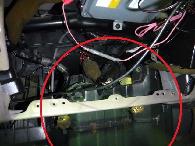 トヨタ　70ランドクルーザープラド　エアコン効かない修理　エバポレーター交換　松戸市