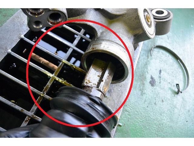 メルセデスベンツ　V350　W639　パワステオイル漏れ修理　リビルトラック交換　松戸市