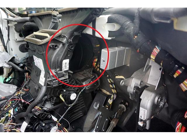 BMW　MINIクーパー　R56　エアコン風でない修理　ブロアモーター交換　松戸市