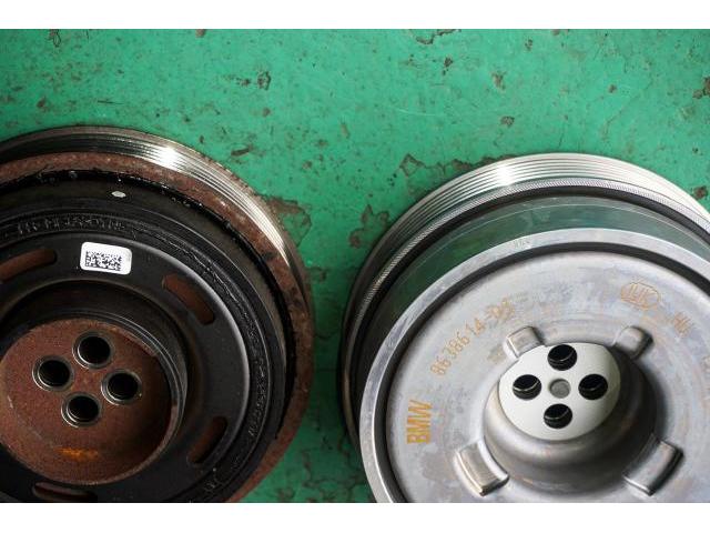 BMW MINIクーパー F55　バイブレーションダンパー、ファンベルト交換