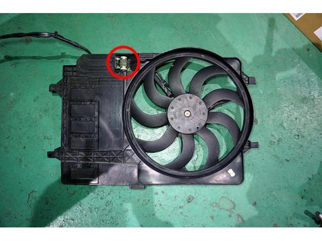 BMW MINIクーパーS R53　冷却水漏れ修理 電動ファン・エキスパンションタンク交換