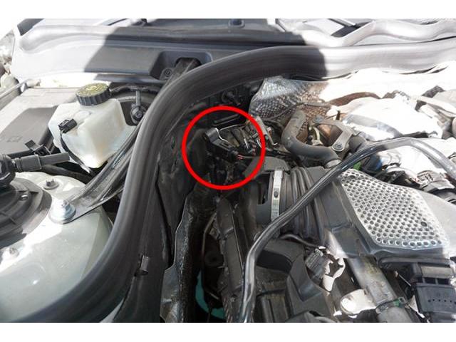メルセデスベンツ Eクラス W212　エンジンチェックランプ点灯 差圧センサー交換