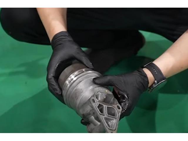 BMW MINI R50　オイルフィルターブラケット交換