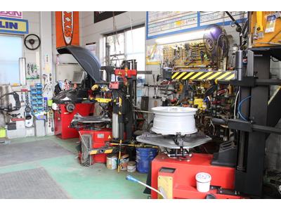 大きなサイズのタイヤもお任せ下さい。