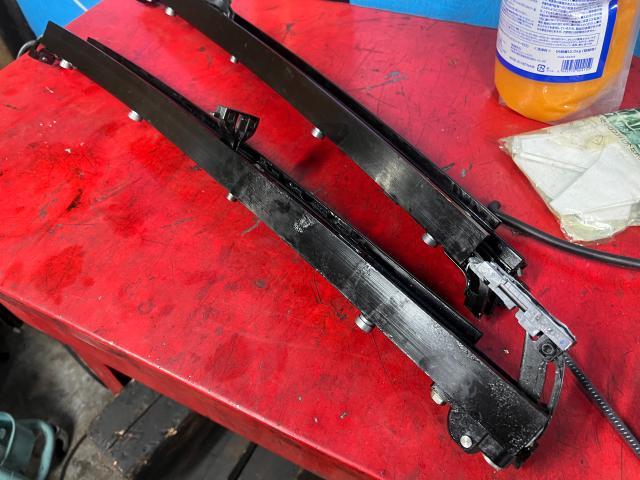 ベンツ　C63s W205 サンルーフレール交換