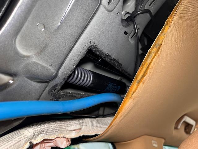 ポルシェ カイエン リアゲートダンパー