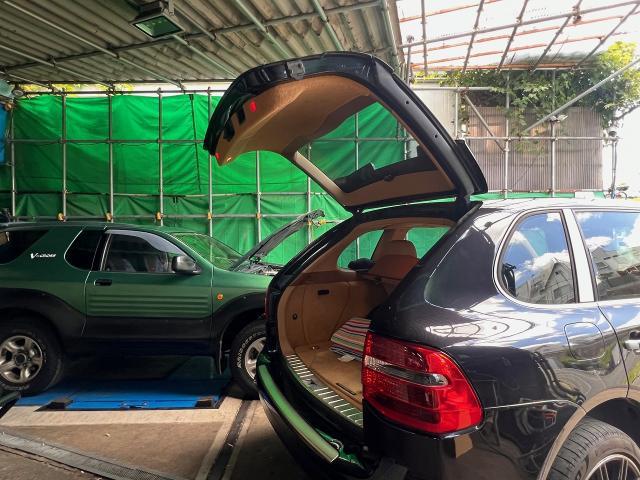 ポルシェ カイエン リアゲートダンパー