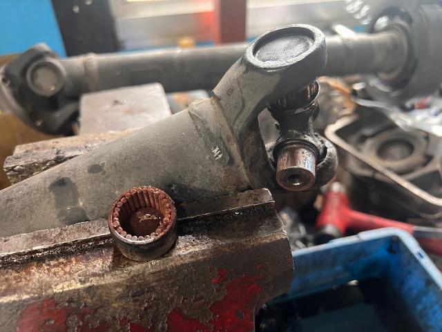 ボルボ　２４０　足回り交換