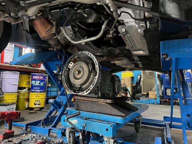 ベンツ　W212　オイル漏れ修理