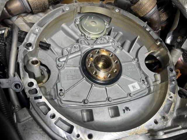 ベンツ　W212　オイル漏れ修理