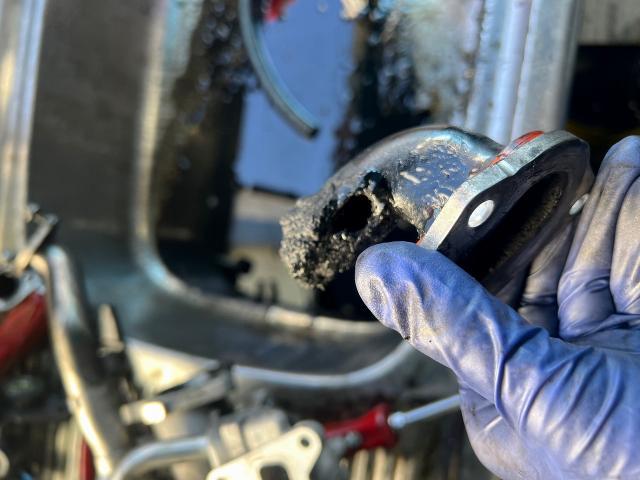 ベンツ　W212　オイル漏れ修理