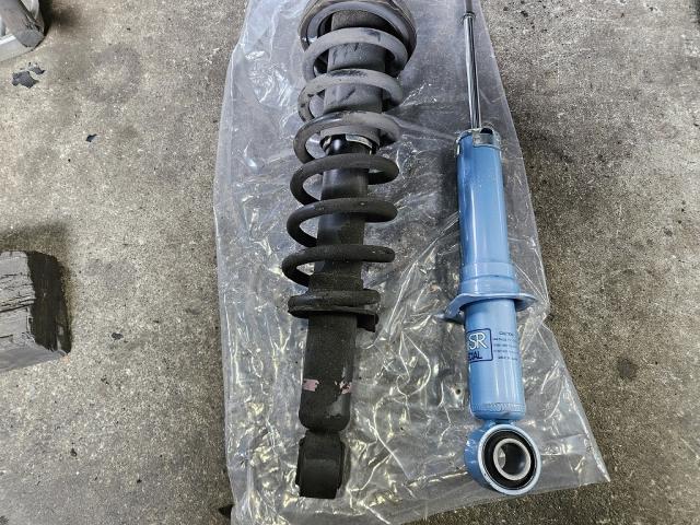 シエンタ　ショックアブソーバー交換