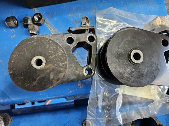 スバル　Ｒ２　エンジンマウント交換 