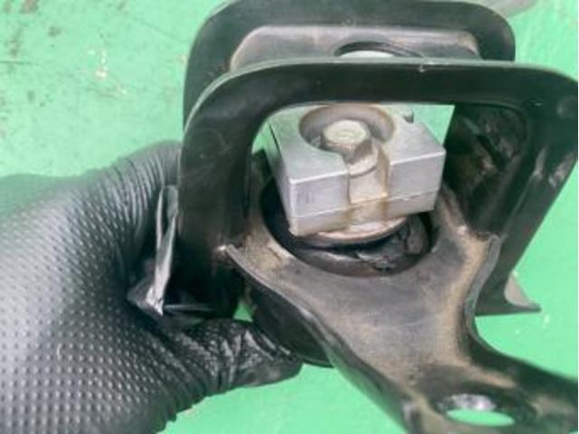 スズキ　スイフトスポーツ　エンジンマウント交換