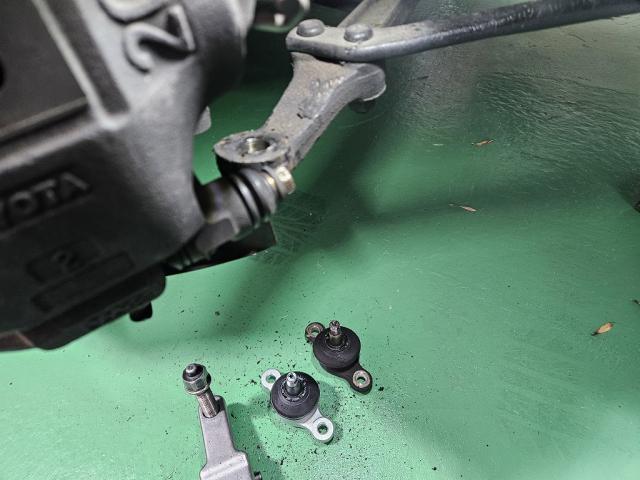 トヨタ　ＭＲ－２　フロントアライメント