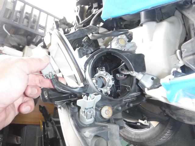 エスティマ　ＨＩＤロービームバーナー交換