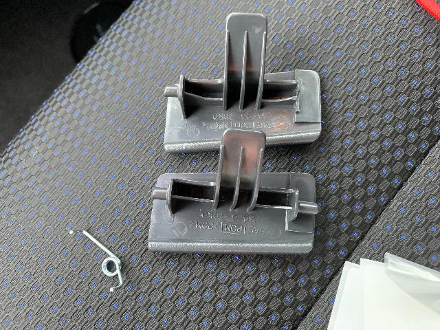 ワゴンRスティングレー MH23S グローブボックス ノブ 取り替え 割れ 神奈川県 横浜市 港南区 カスタム 整備 板金 塗装 事故 車 取り付け 持ち込み