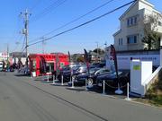 敷地面積３５０坪の店舗に在庫車３０台以上を展示しております。