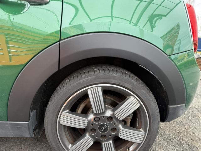 MINI MINI COOPER 5D 助手席側フェンダーアーチモール交換を致しました。 八王子市 相模原市 昭島市 立川市 府中市 町田市 日野市 多摩市 F54 F55 F56 F57 F60