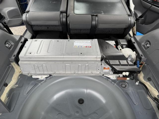 トヨタ プリウスα ハイブリッドバッテリー交換を致しました。 八王子市 相模原市 昭島市 立川市 府中市 町田市 日野市 多摩市