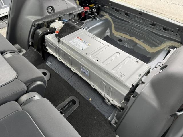 トヨタ プリウスα ハイブリッドバッテリー交換を致しました。 八王子市 相模原市 昭島市 立川市 府中市 町田市 日野市 多摩市