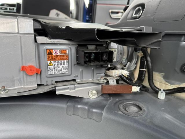 トヨタ プリウスα ハイブリッドバッテリー交換を致しました。 八王子市 相模原市 昭島市 立川市 府中市 町田市 日野市 多摩市