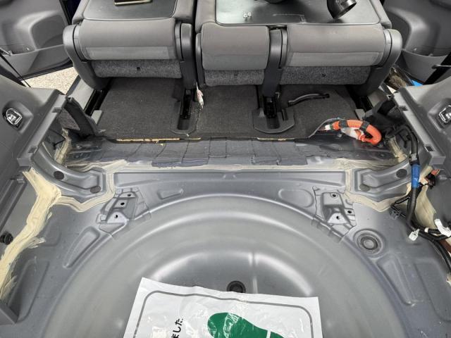 トヨタ プリウスα ハイブリッドバッテリー交換を致しました。 八王子市 相模原市 昭島市 立川市 府中市 町田市 日野市 多摩市