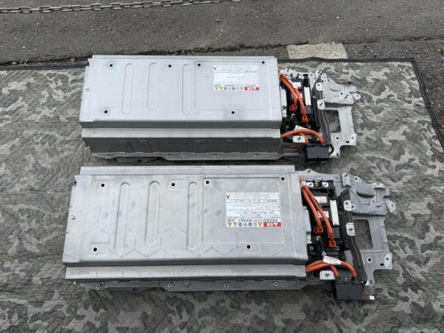 トヨタ プリウスα ハイブリッドバッテリー交換を致しました。 八王子市 相模原市 昭島市 立川市 府中市 町田市 日野市 多摩市