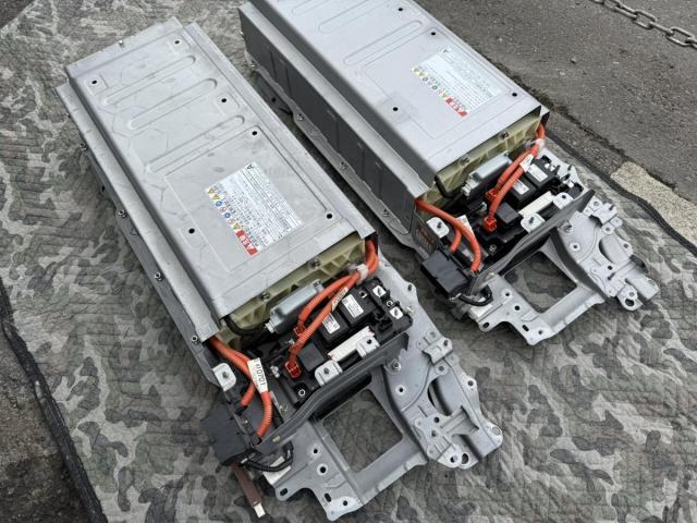 トヨタ プリウスα ハイブリッドバッテリー交換を致しました。 八王子市 相模原市 昭島市 立川市 府中市 町田市 日野市 多摩市