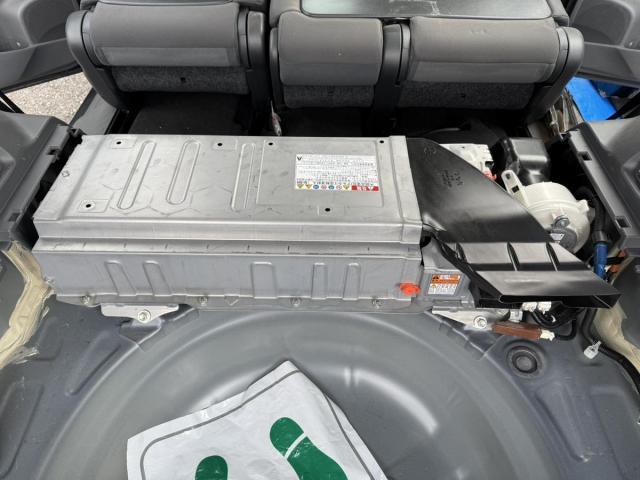 トヨタ プリウスα ハイブリッドバッテリー交換を致しました。 八王子市 相模原市 昭島市 立川市 府中市 町田市 日野市 多摩市