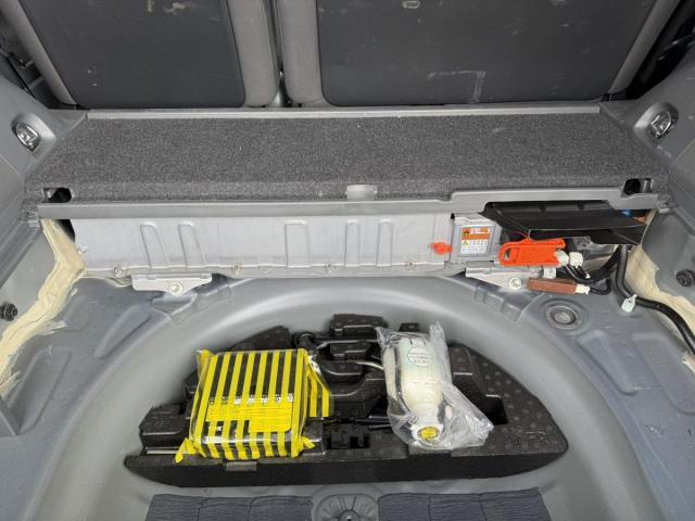 トヨタ プリウスα ハイブリッドバッテリー交換を致しました。 八王子市 相模原市 昭島市 立川市 府中市 町田市 日野市 多摩市