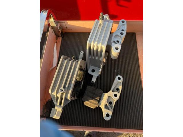 MINI COOPER CLUBMAN JCW エンジンマウント交換を致しました。 八王子市 相模原市 昭島市 立川市 府中市 町田市 日野市 多摩市 F54 F55 F56 F57 F60