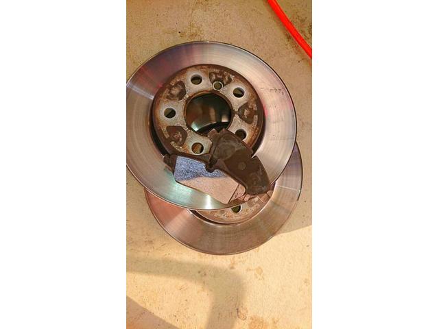 【MINI F56クーパー】【ブレーキパッド・ディスク交換】