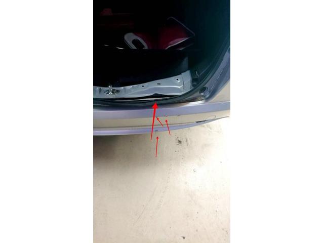 【ホンダ　フィット】【バッグドア、バンパーに凹み　鈑金塗装修理】