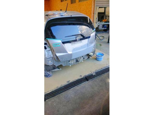 【ホンダ　フィット】【バッグドア、バンパーに凹み　鈑金塗装修理】