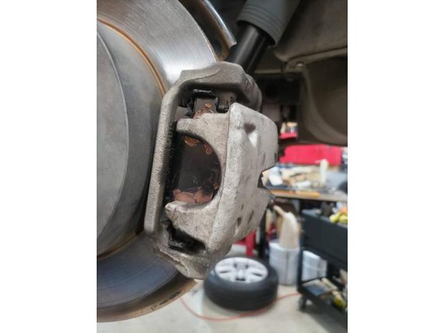 【トヨタ　エスティマ】【車検・整備　冷却水漏れ修理】